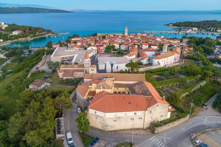 Deluxe New Apartments - Few Steps From The Beach - Luxury Holiday With Style - By Traveler Tourist Agency Krk Krk Town Buitenkant foto