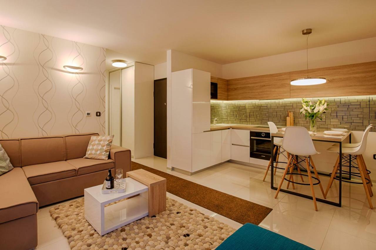 Deluxe New Apartments - Few Steps From The Beach - Luxury Holiday With Style - By Traveler Tourist Agency Krk Krk Town Buitenkant foto