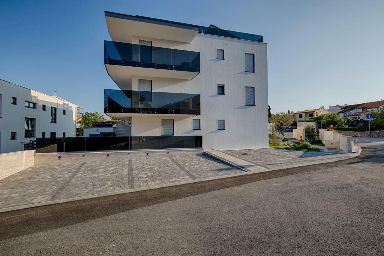 Deluxe New Apartments - Few Steps From The Beach - Luxury Holiday With Style - By Traveler Tourist Agency Krk Krk Town Buitenkant foto