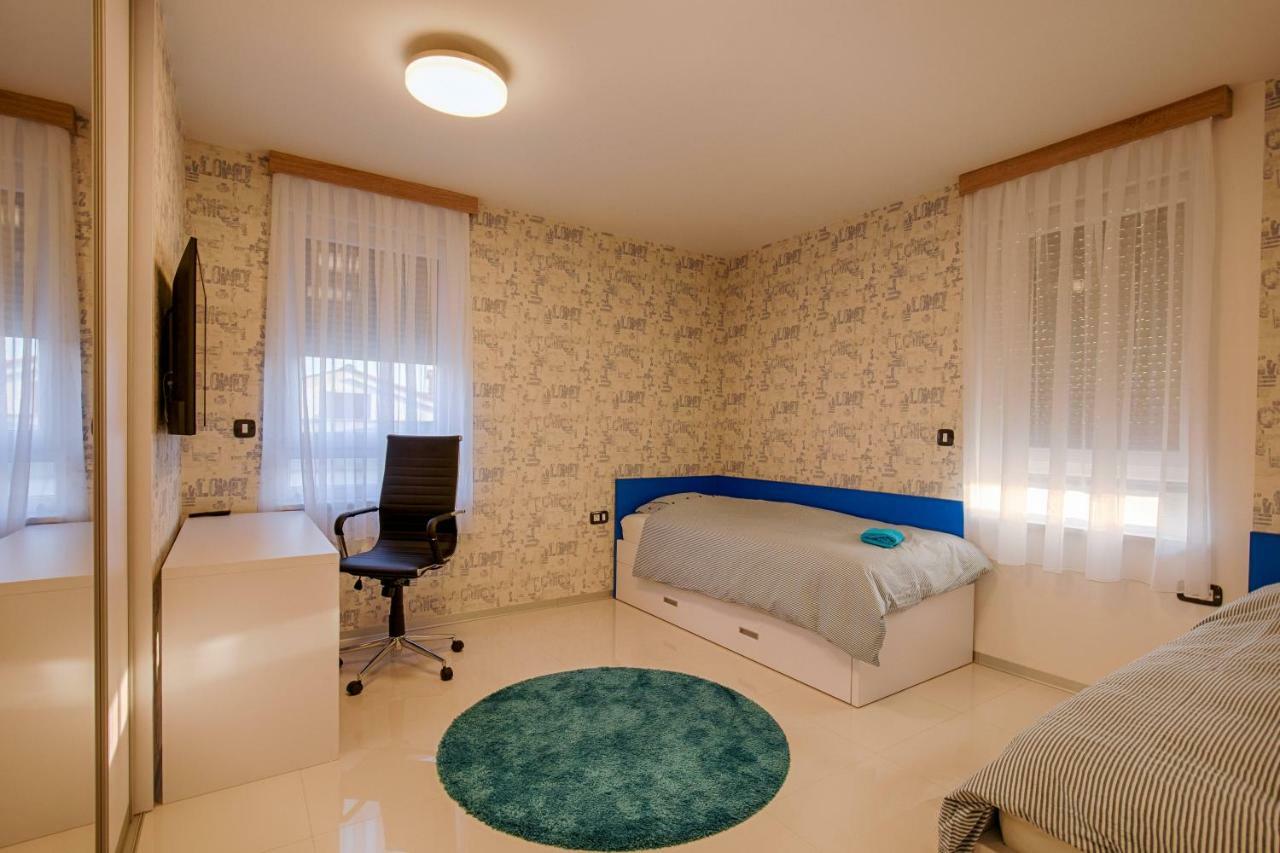 Deluxe New Apartments - Few Steps From The Beach - Luxury Holiday With Style - By Traveler Tourist Agency Krk Krk Town Buitenkant foto